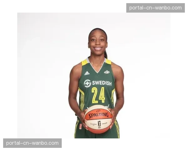 特写：训练馆的清晨，朱厄尔·洛伊德加练三分500次