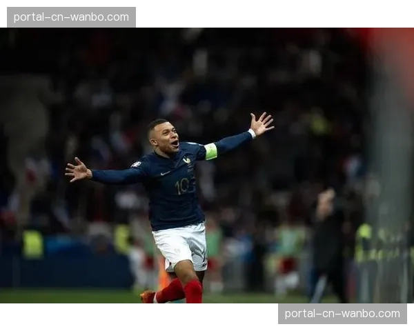 姆巴佩离队一周年，巴黎新核埃梅里：“压力是成长的阶梯”